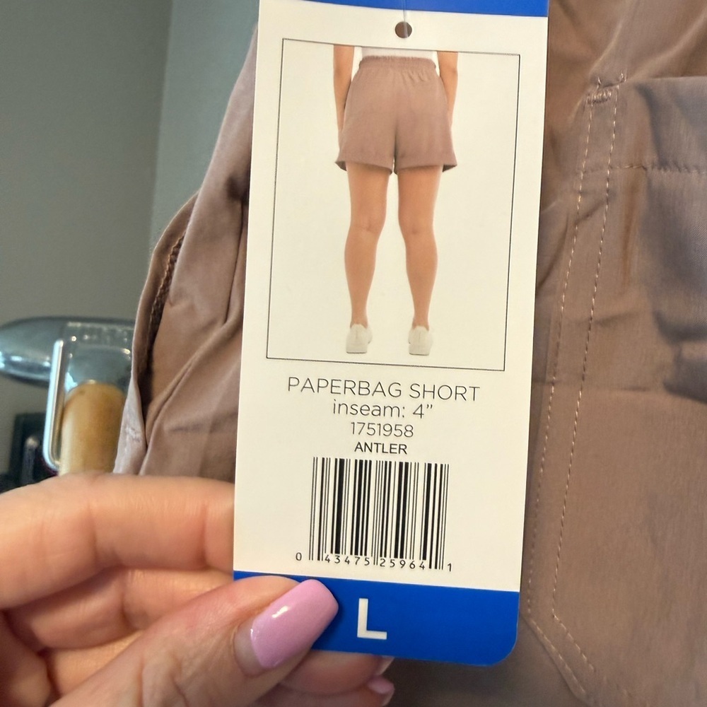 Danskin Paperbag Waist Shorts Size L Performance Fabric NWT 4” Inseam - Picture 7 of 8